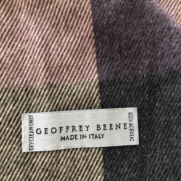 Geoffrey Beene Scarf - Picture 3 of 3